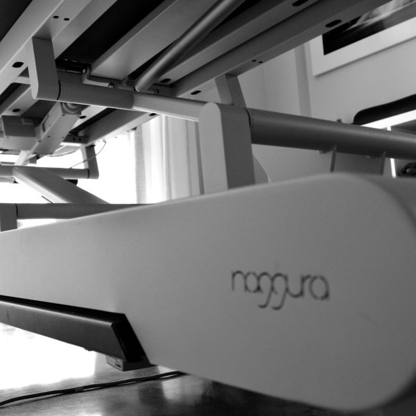 Sesión de terapia manual en el centro Francis Millán. Enfoque profesional en osteopatía y medicina china para el alivio eficaz del dolor.